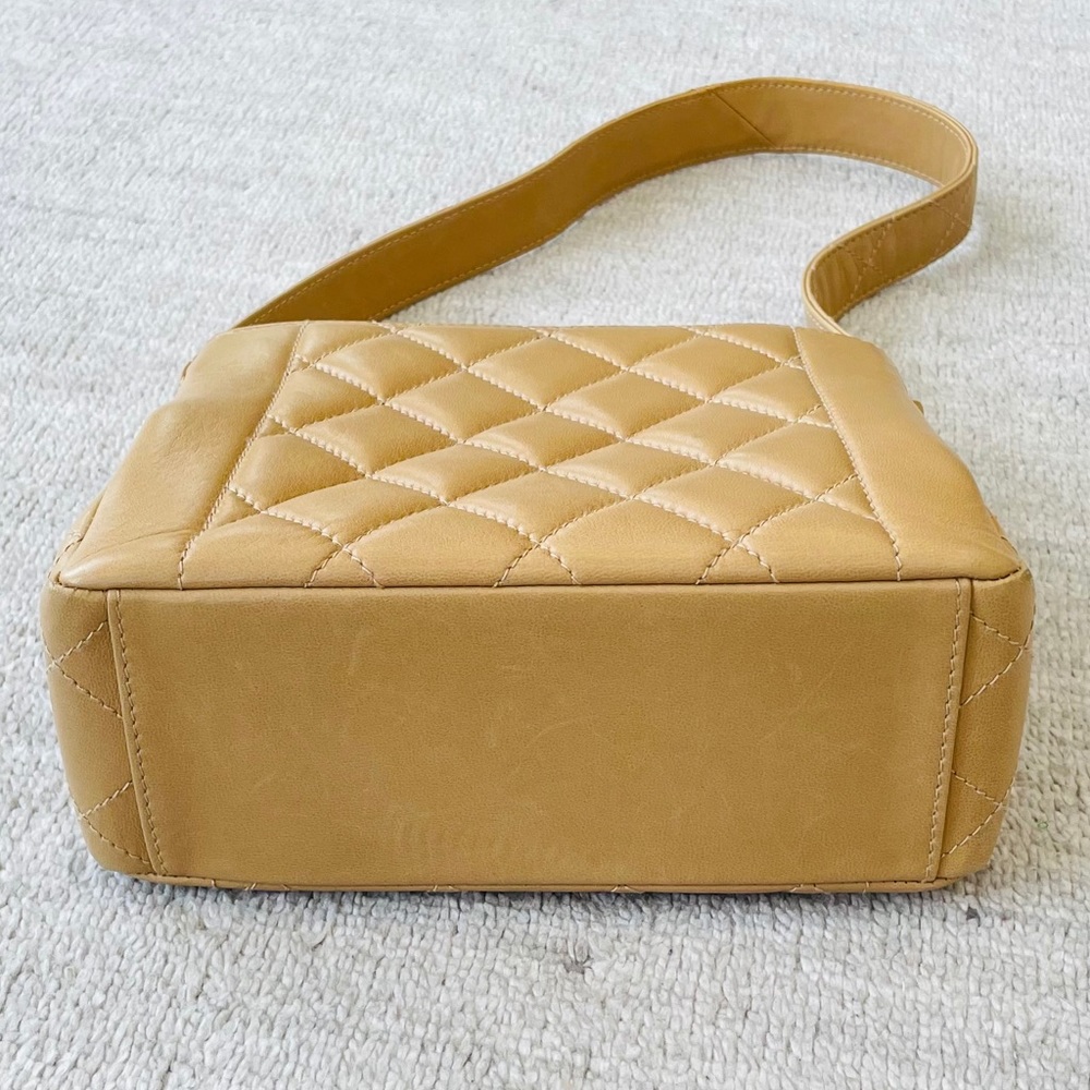 SOLD - Chanel Vintage Diana Lambskin Shoulder Bag - Picture 6 of 16